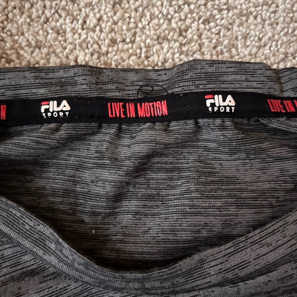 Fila Men’s Grey Workout Dry Fit Tee - Picture 2 of 2